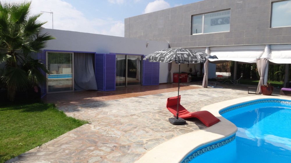 Современная вилла в стиле Hi-tech в Валенсии