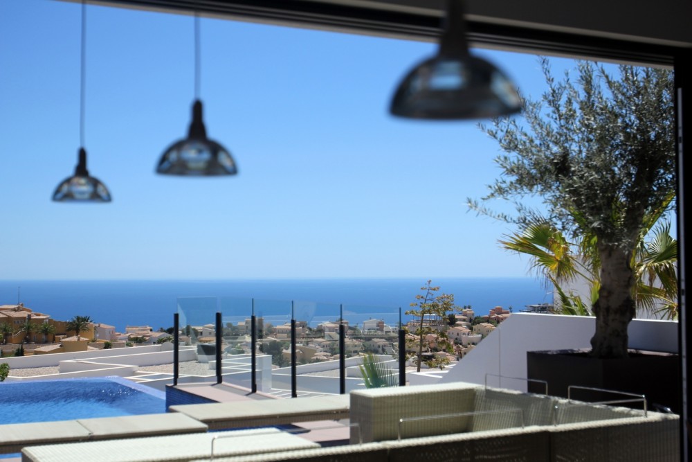 Новая вилла класса люкс в Кумбре дель Соль (Аликанте)