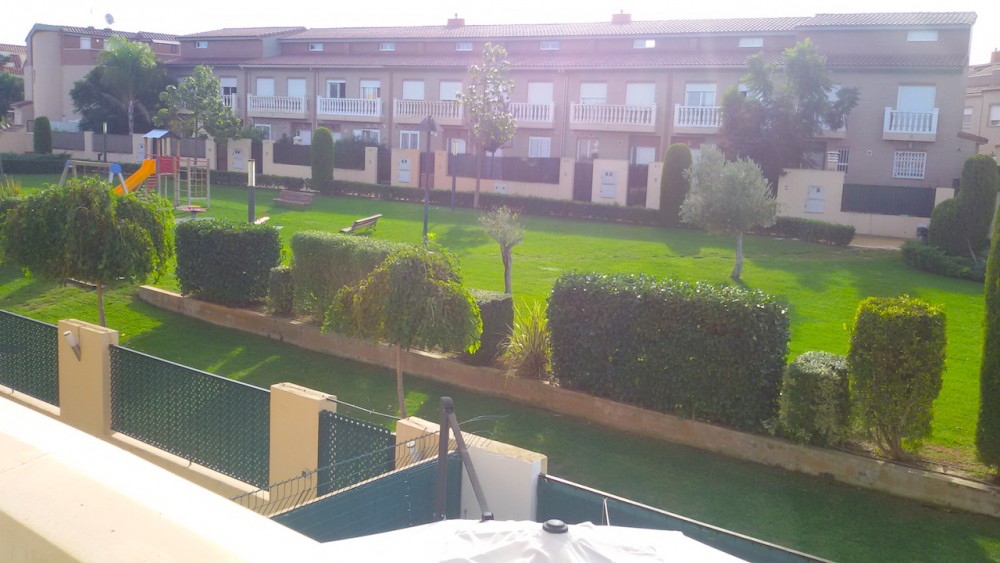 Таунхаус в закрытой урбанизации в пригороде Валенсии (Сан Антонио де Берахебер)