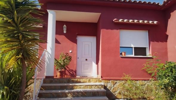 Вилла в пригороде Валенсии (Лирия).