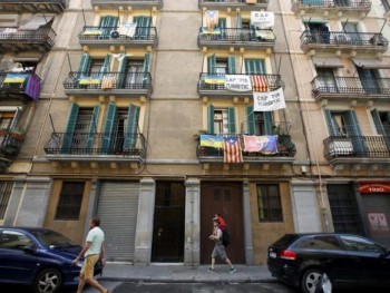 Власти Барселоны призывают жителей сообщать о нелегально сдаваемом жилье