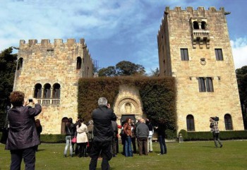 Семья Франко открывает двери своего замка в Галисии