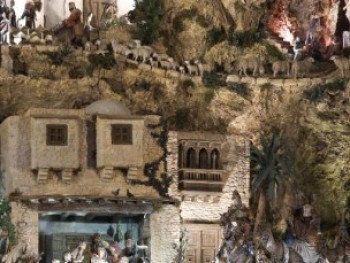 В приходе Святого Николая Валенсии установлен вертикальный рождественский белен