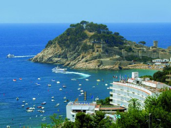 Иностранные туристы отдохнули в Испании на 32 млрд. евро