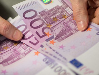 Средняя зарплата в Испании в 2019 году составила €1695 в месяц