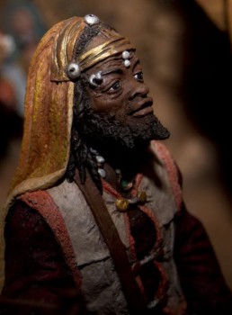 В валенсийском соборе чернокожий волхв из рождественского белена изображен с пирсингом