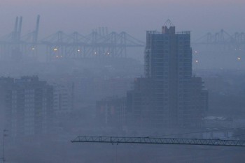 Морской порт Валенсии закрыли из-за тумана