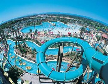 Порт Авентура приглашает покататься на самой большой в Европе водяной горке 