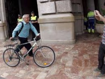 Новый мэр Валенсии предпочёл бюджетный автомобиль бронированному Ауди