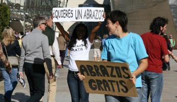 Сегодня в Испании отмечают Международный день объятий 