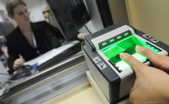 Россияне смогут въехать в страны ЕС только после сдачи отпечатков пальцев