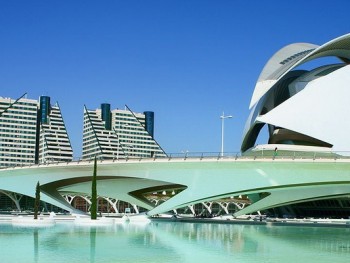 Средняя стоимость ночёвки в отелях в Валенсии составляет в сентябре 95 евро