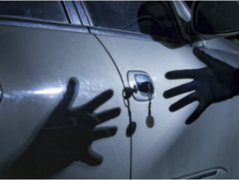 Воры используют монеты для вскрытия автомобиля