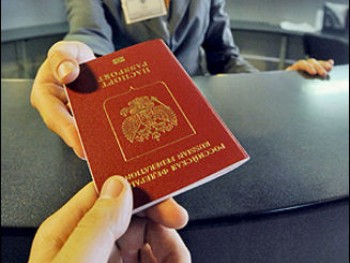 Россияне стали меньше оформлять себе загранпаспорта