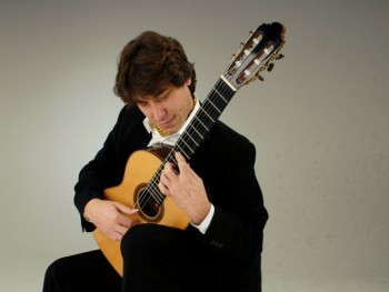 В Валенсии проходит мировой конкурс гитаристов Альгамбра