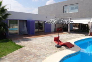 Современная вилла в стиле Hi-tech в Валенсии