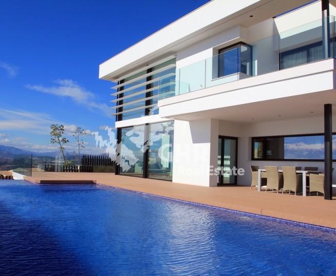 Вилла класса люкс в Кумбре дель Соль (Аликанте)