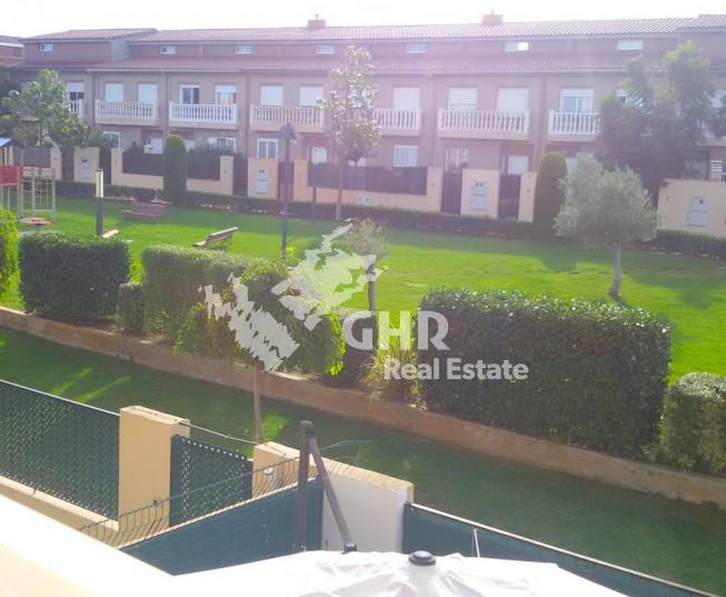 Таунхаус в закрытой урбанизации в пригороде Валенсии (Сан Антонио де Берахебер)