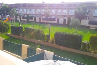 Таунхаус в закрытой урбанизации в пригороде Валенсии (Сан Антонио де Берахебер)