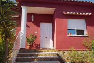 Вилла в пригороде Валенсии (Лирия).